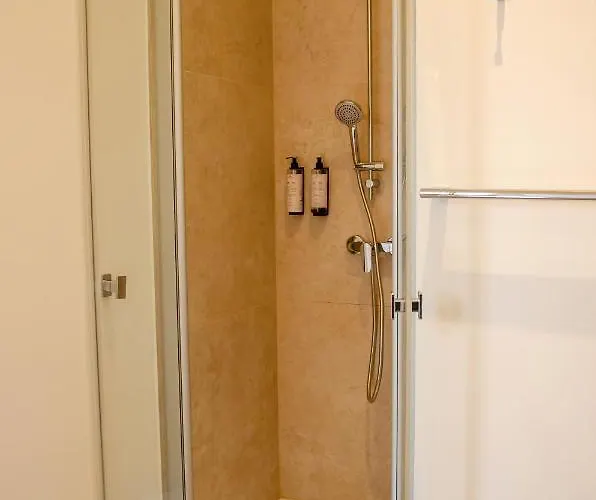 Homely 4 - Chic Self-check-in For Short