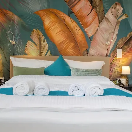 Апартаменты Homely 4 - Chic Self-check-in For Short